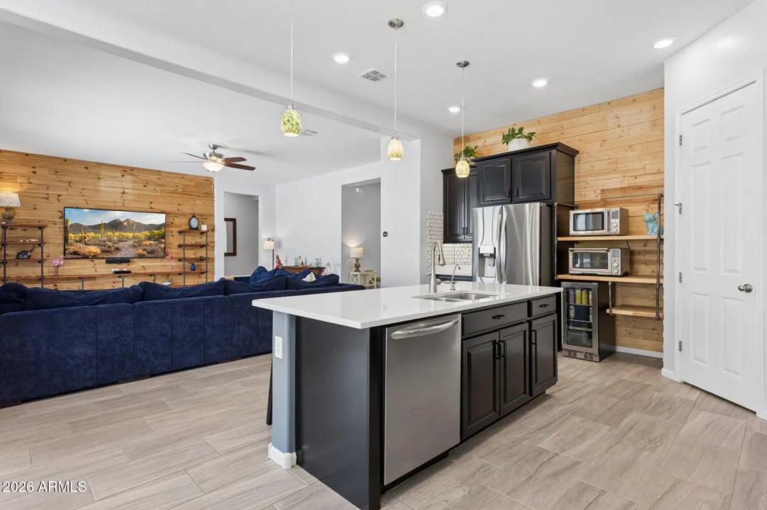 Real Estate Picture 9