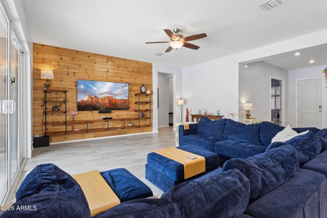 Real Estate Picture 12