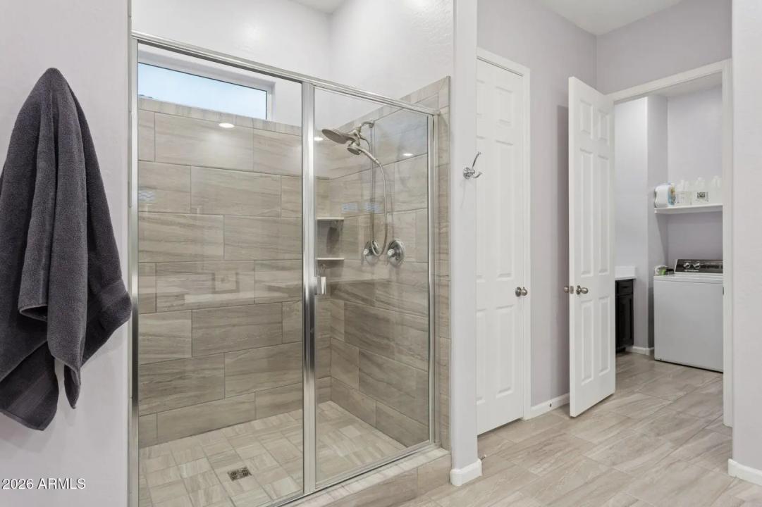 Real Estate Picture 16