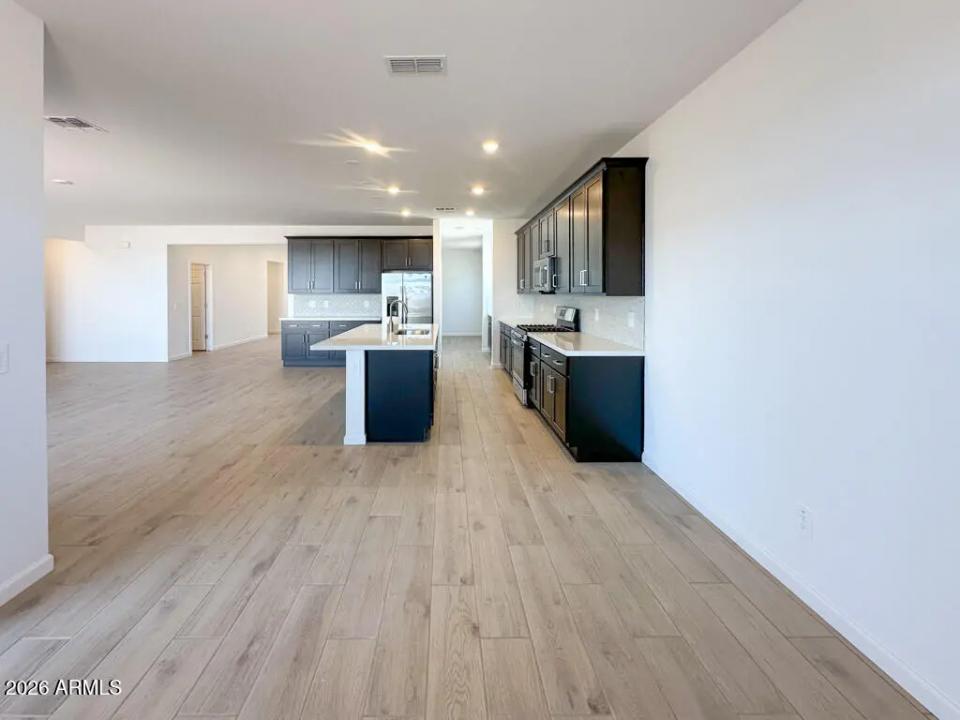 Real Estate Picture 3