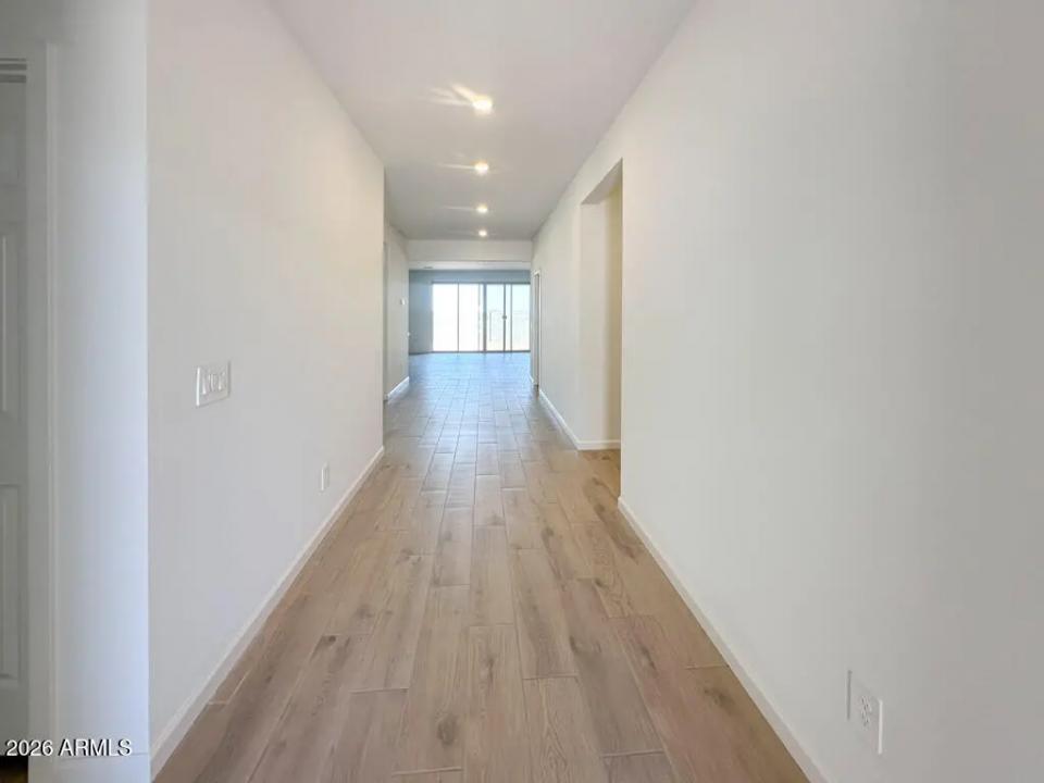 Real Estate Picture 4