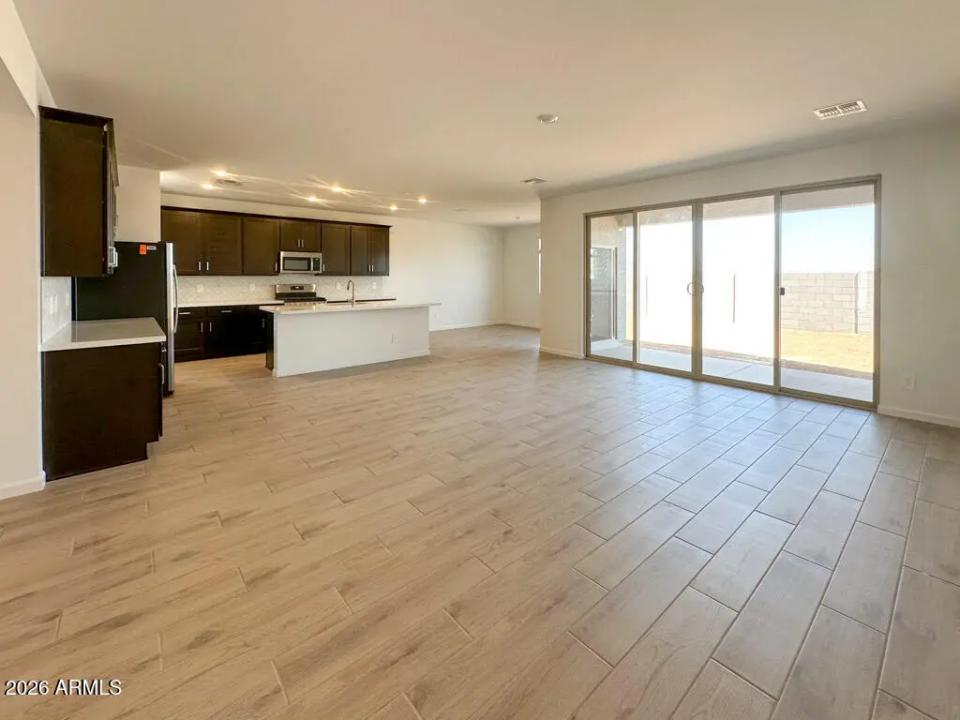 Real Estate Picture 6