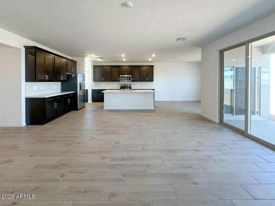 Real Estate Picture 7