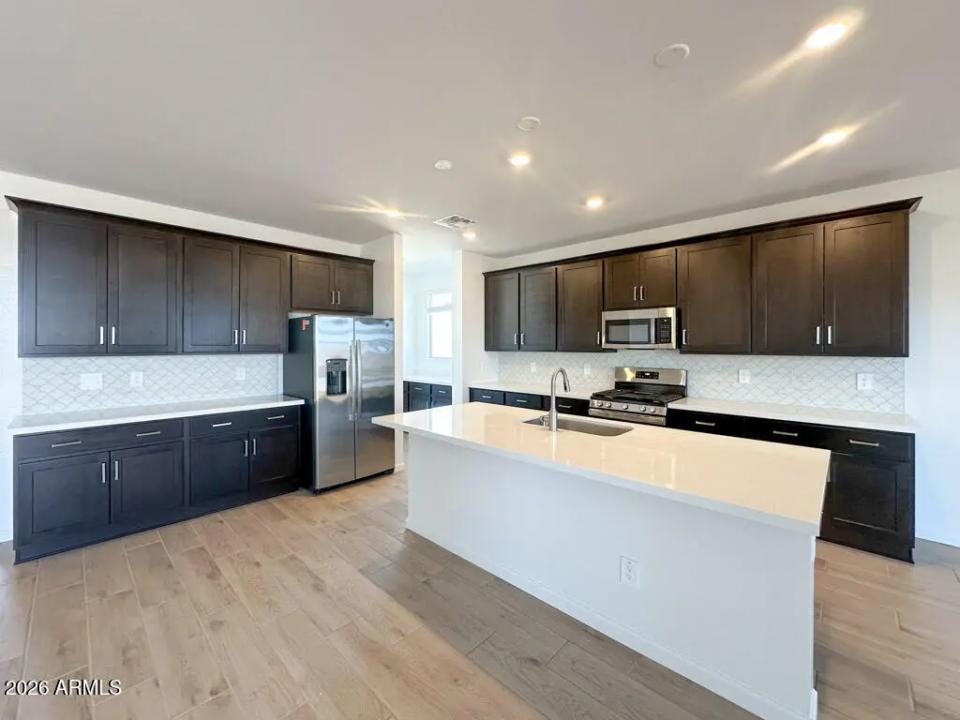 Real Estate Picture 9