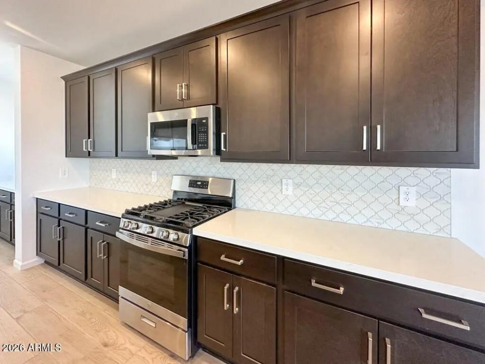 Real Estate Picture 12