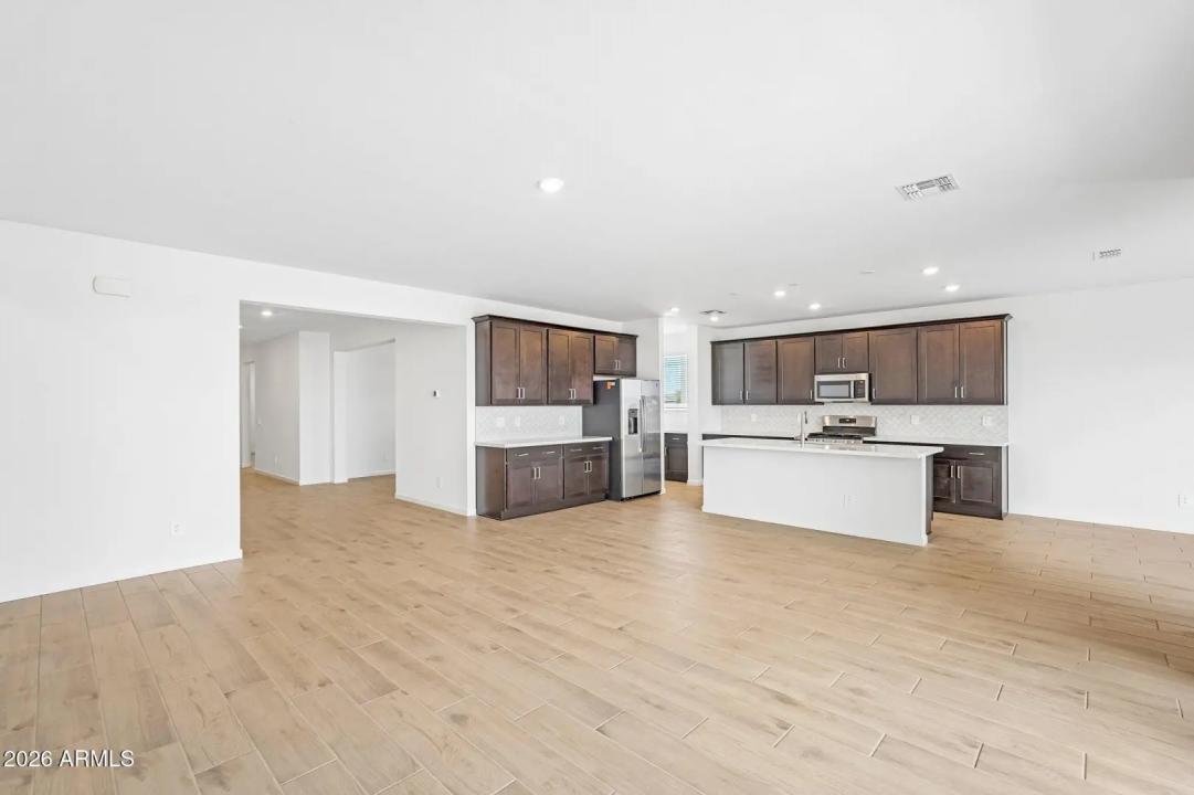 Real Estate Picture 8