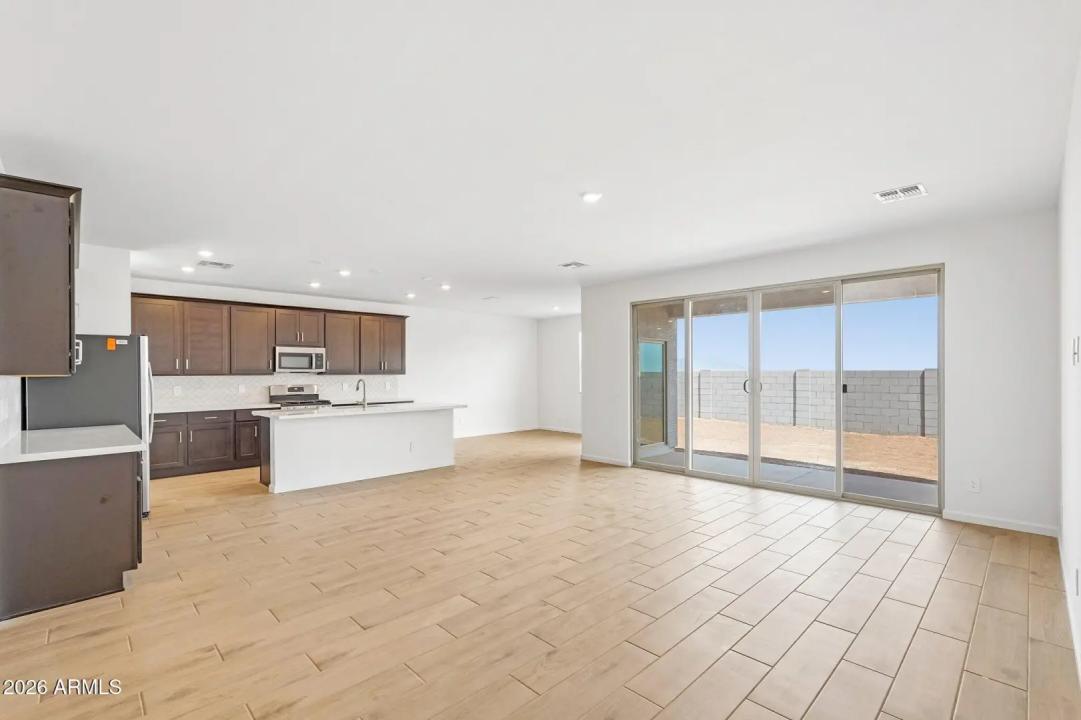 Real Estate Picture 9
