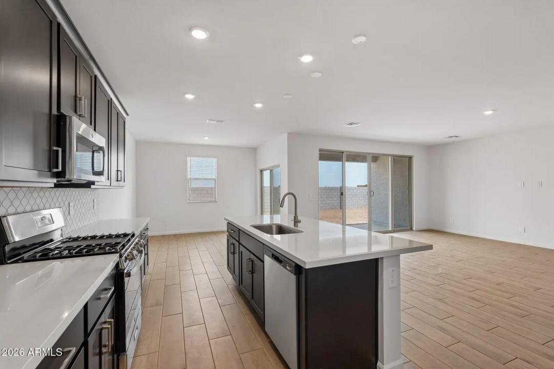 Real Estate Picture 12