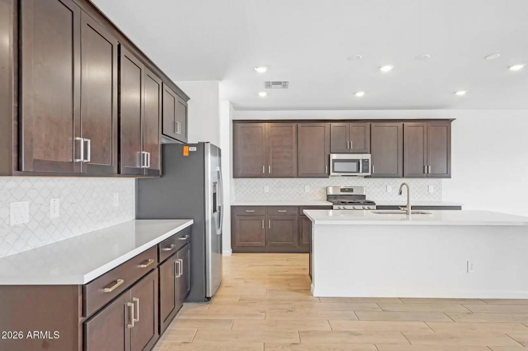 Real Estate Picture 14