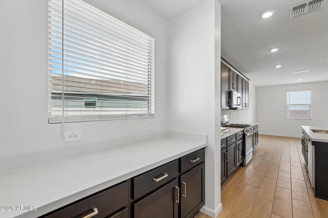 Real Estate Picture 16