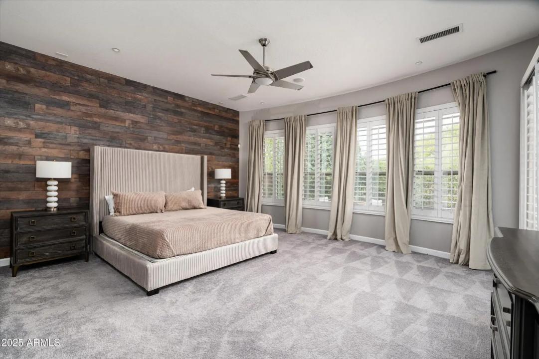 Real Estate Picture 4