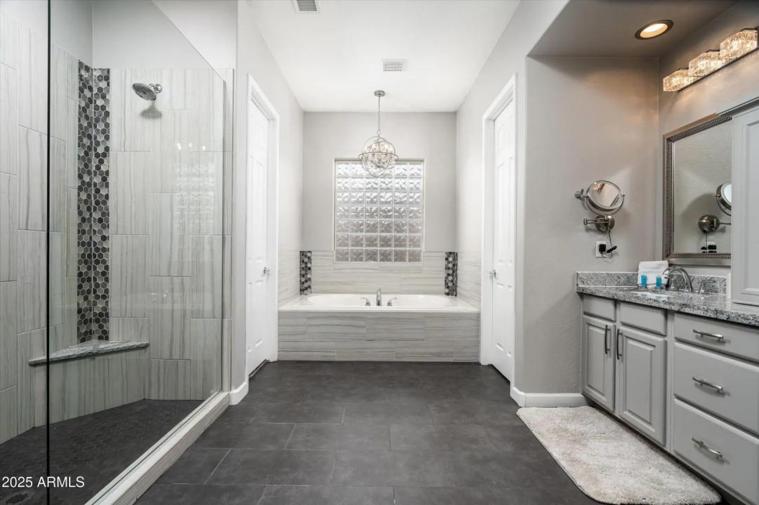 Real Estate Picture 5