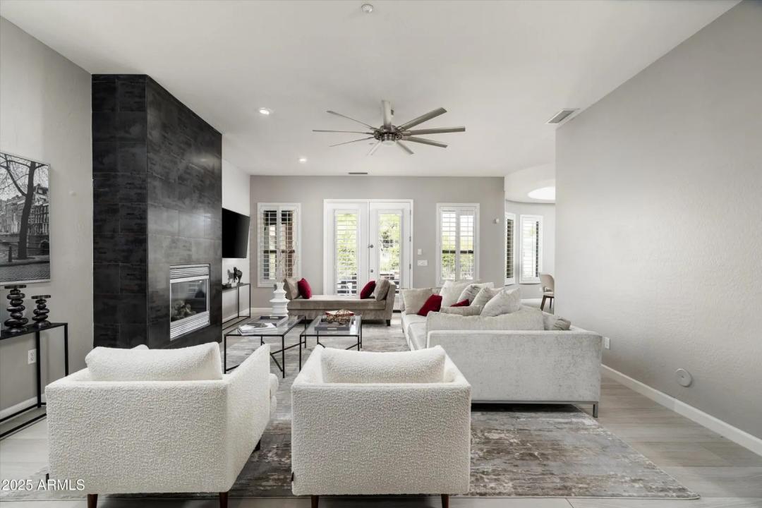 Real Estate Picture 11