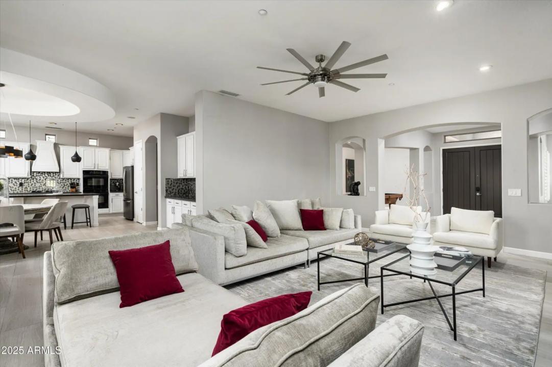 Real Estate Picture 13