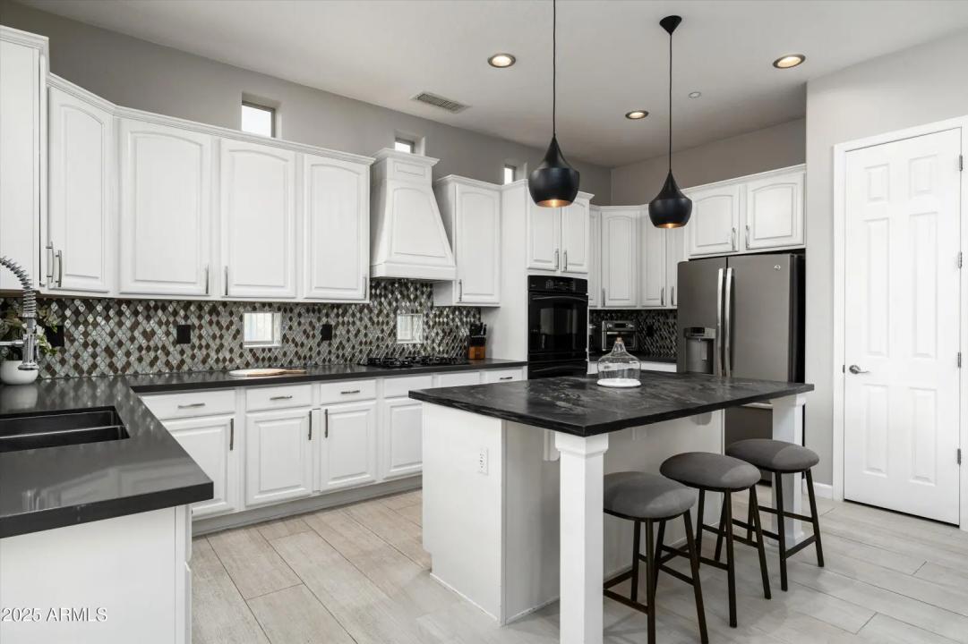 Real Estate Picture 17