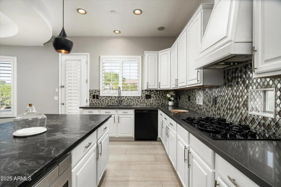 Real Estate Picture 18