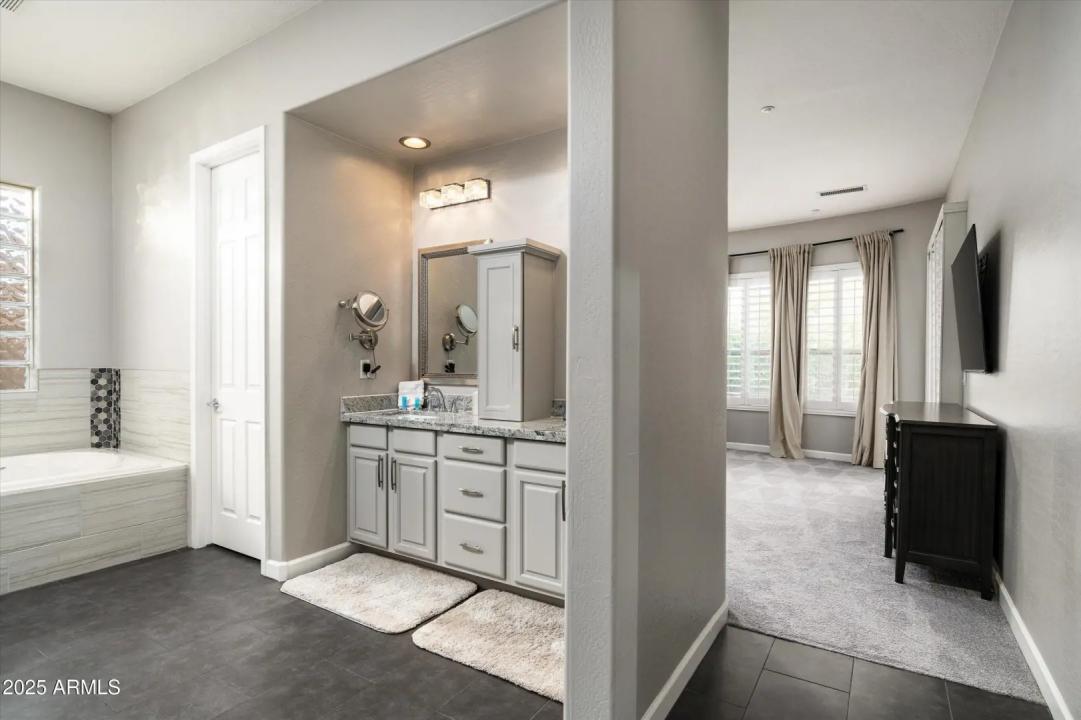 Real Estate Picture 23