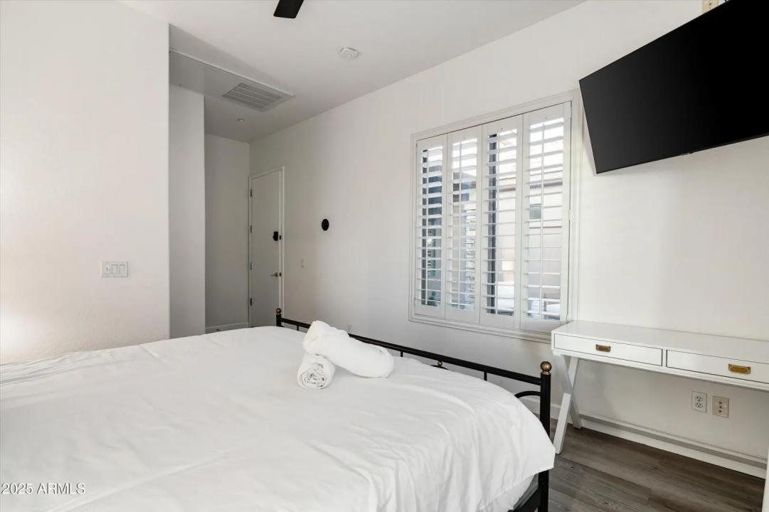 Real Estate Picture 32