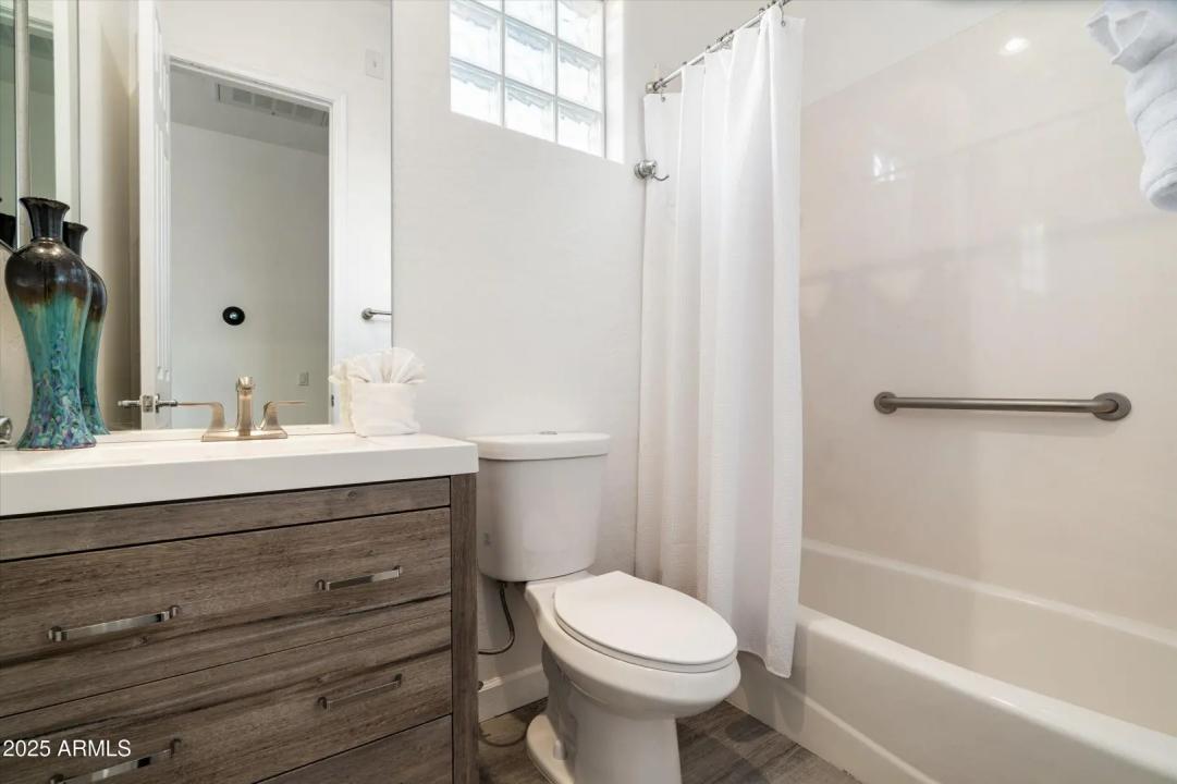 Real Estate Picture 33