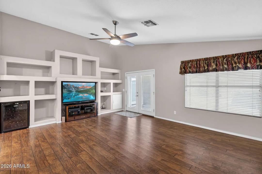 Real Estate Picture 16