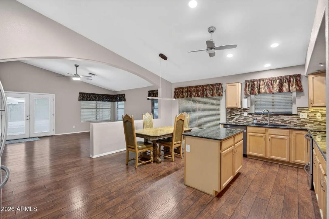 Real Estate Picture 17