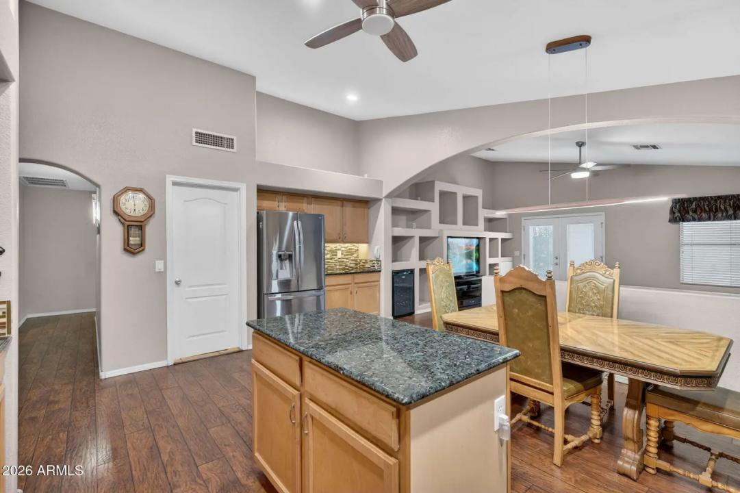 Real Estate Picture 18