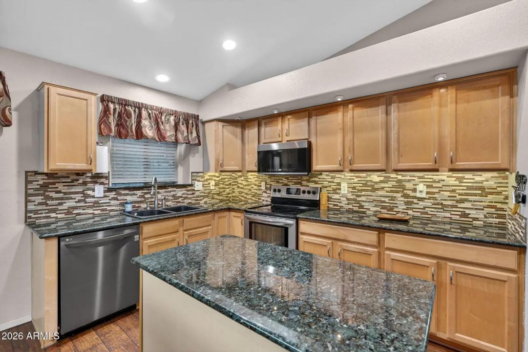 Real Estate Picture 19