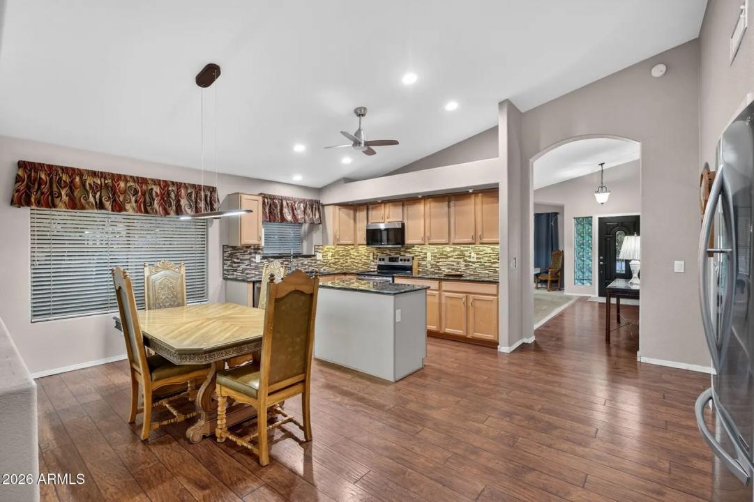 Real Estate Picture 22