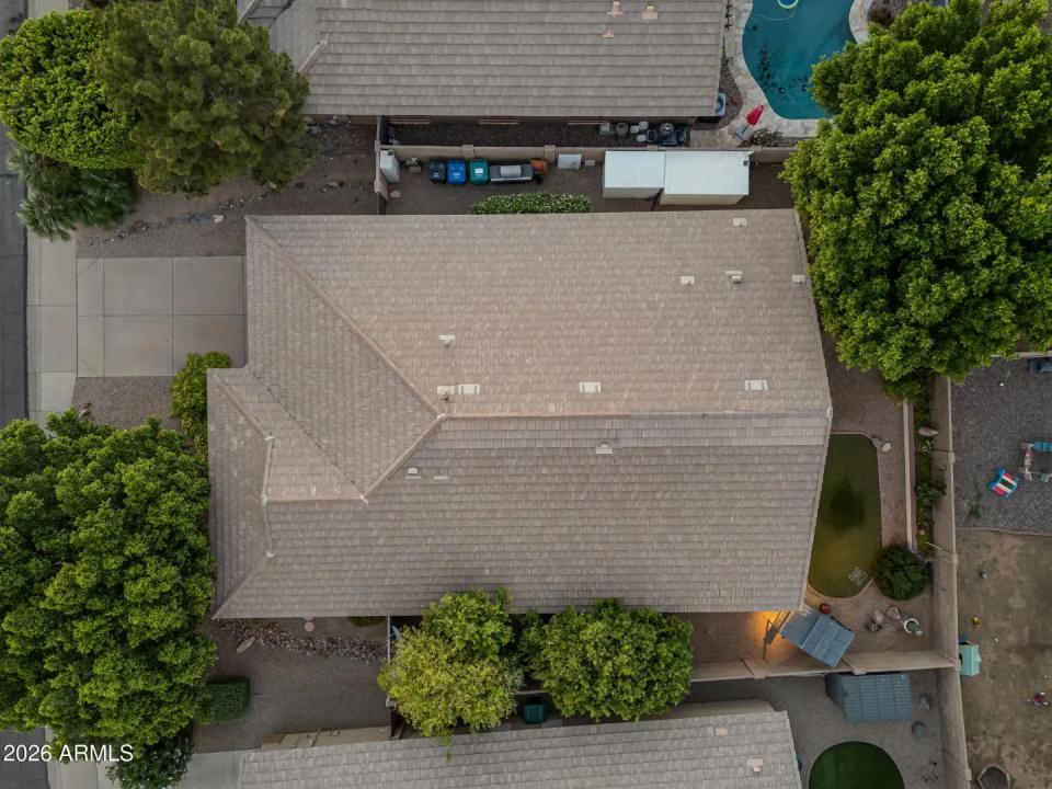 Real Estate Picture 3