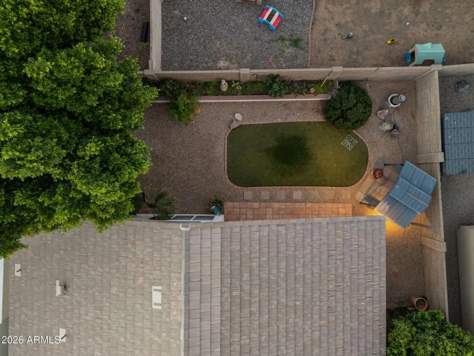 Real Estate Picture 4