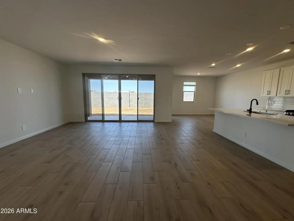 Real Estate Picture 4