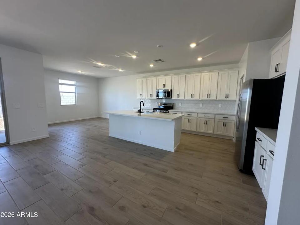 Real Estate Picture 5