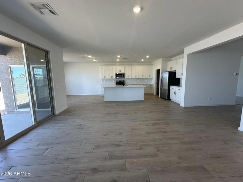 Real Estate Picture 6