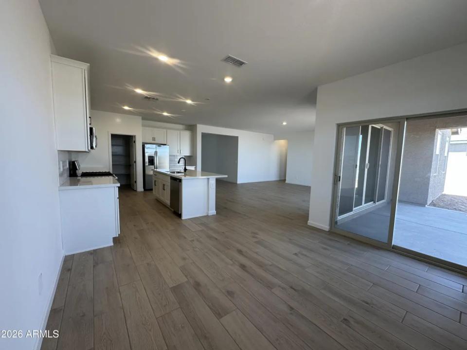 Real Estate Picture 11