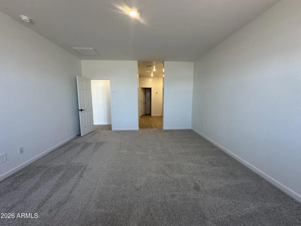 Real Estate Picture 14