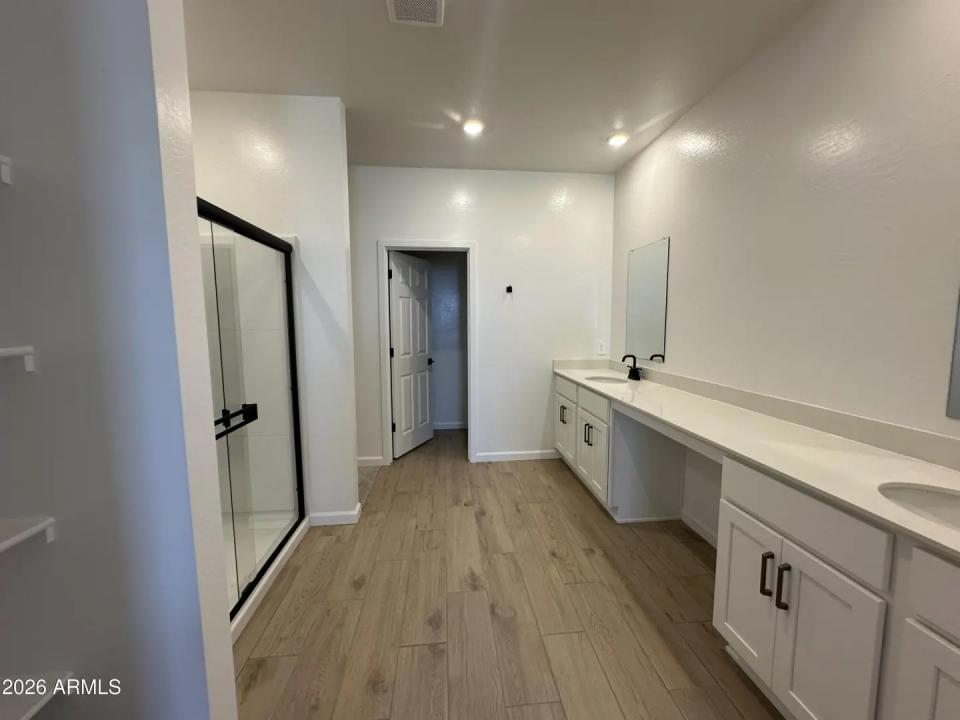 Real Estate Picture 15