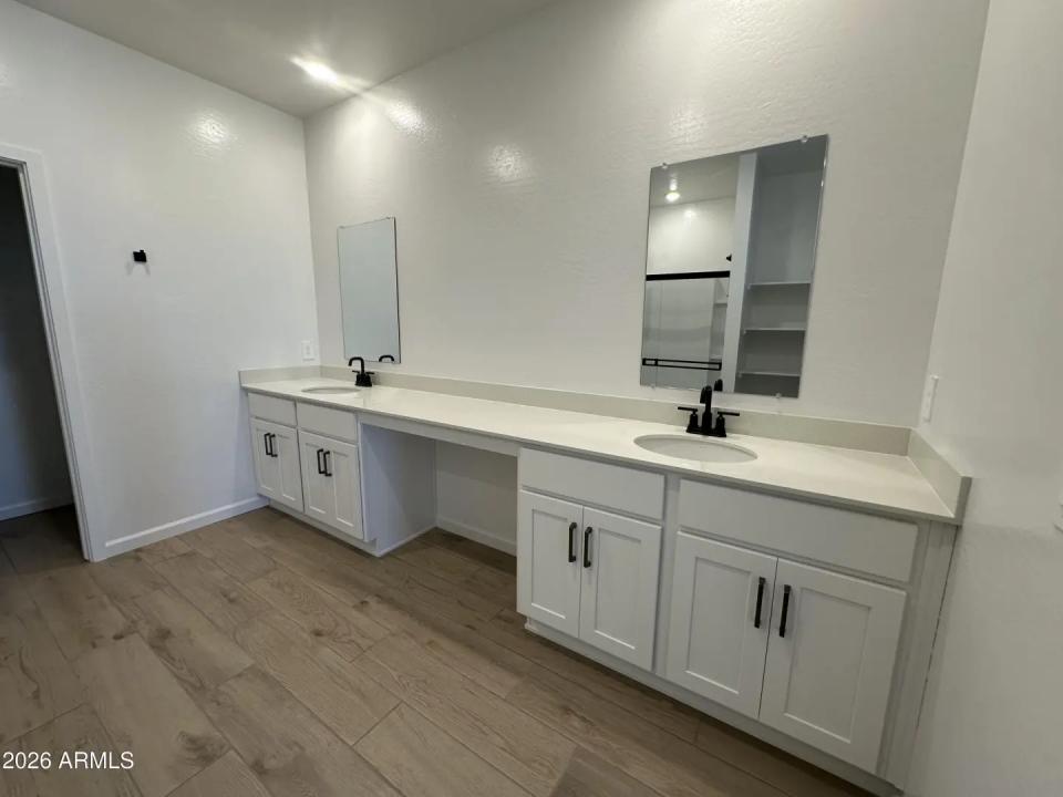 Real Estate Picture 16