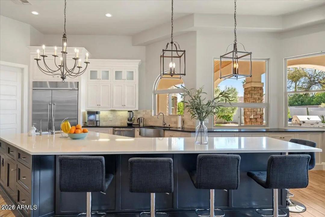 Real Estate Picture 4