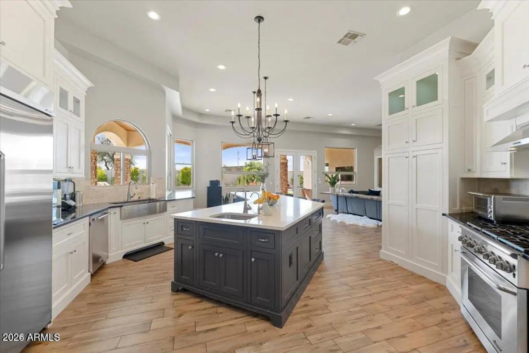 Real Estate Picture 3