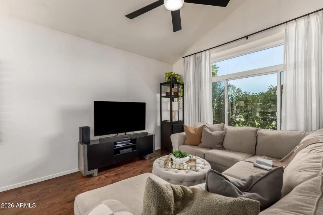 Real Estate Picture 8