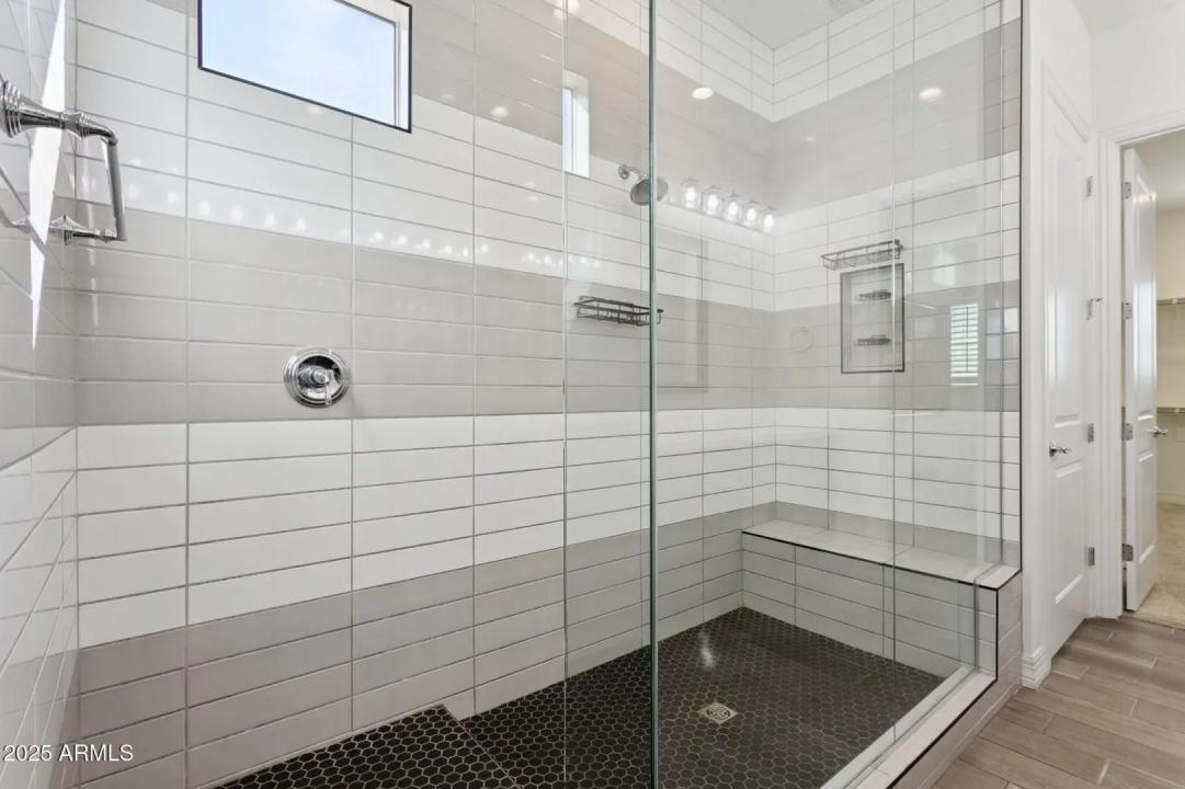 Real Estate Picture 4