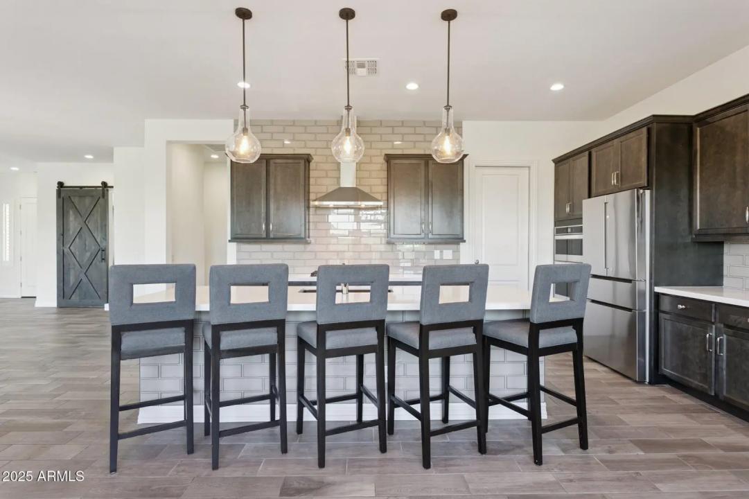 Real Estate Picture 11