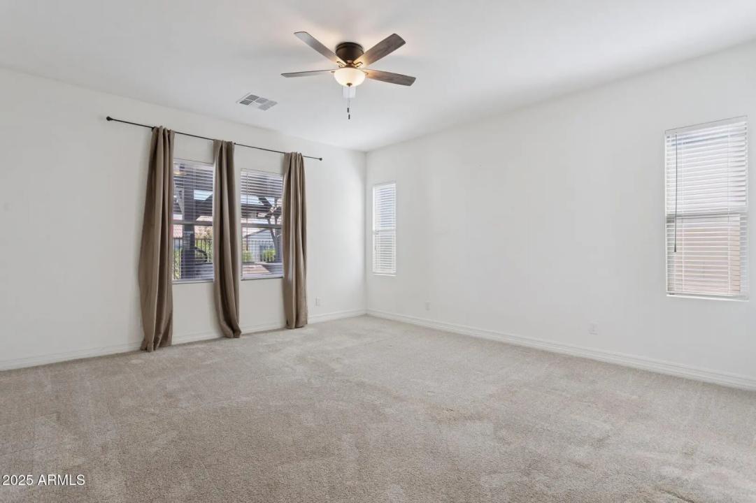 Real Estate Picture 17
