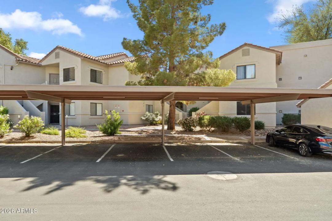 Real Estate Picture 3