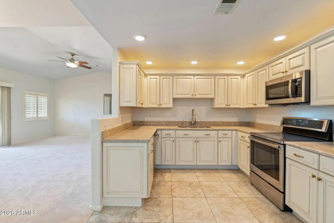 Real Estate Picture 15