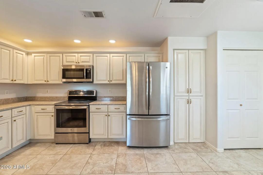 Real Estate Picture 17
