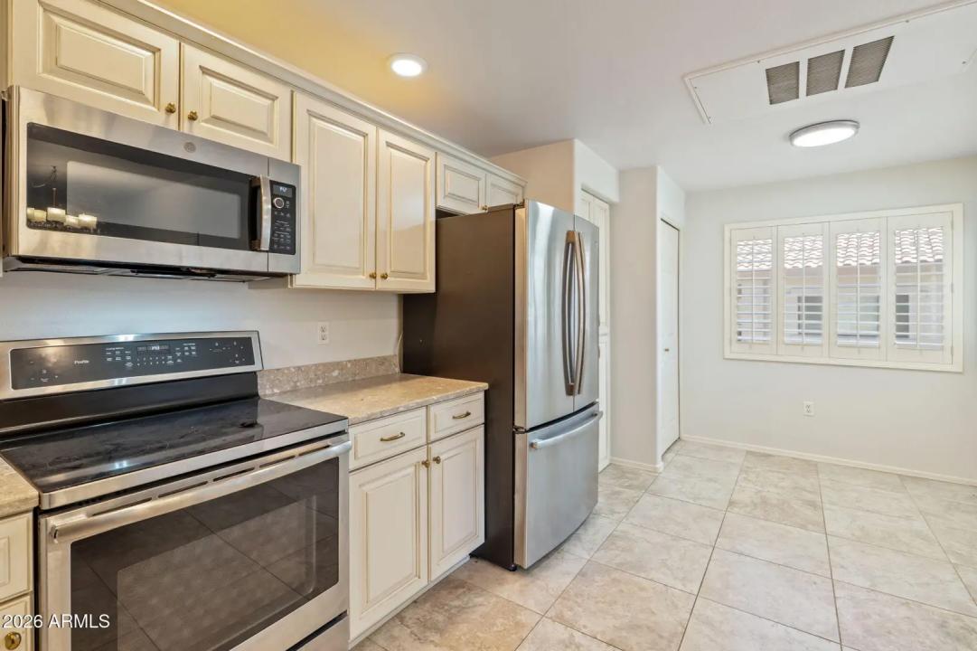 Real Estate Picture 18