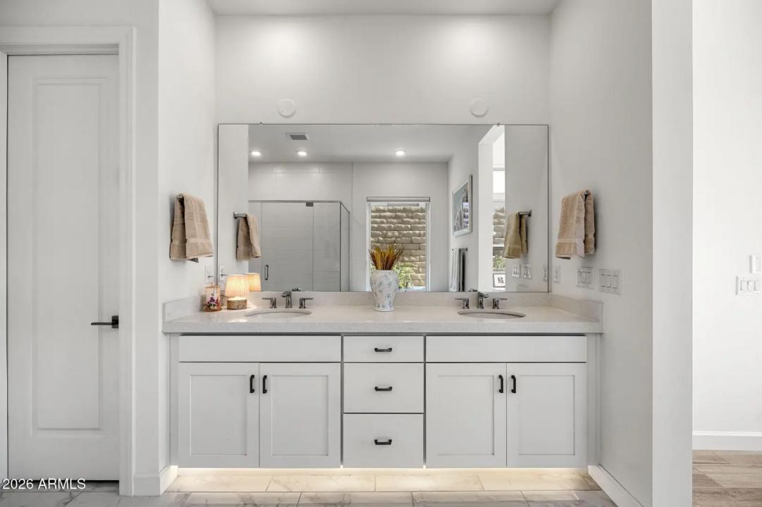 Real Estate Picture 16