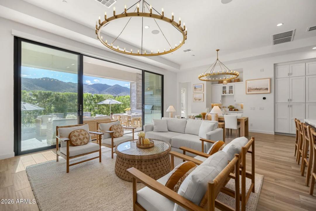 Real Estate Picture 4