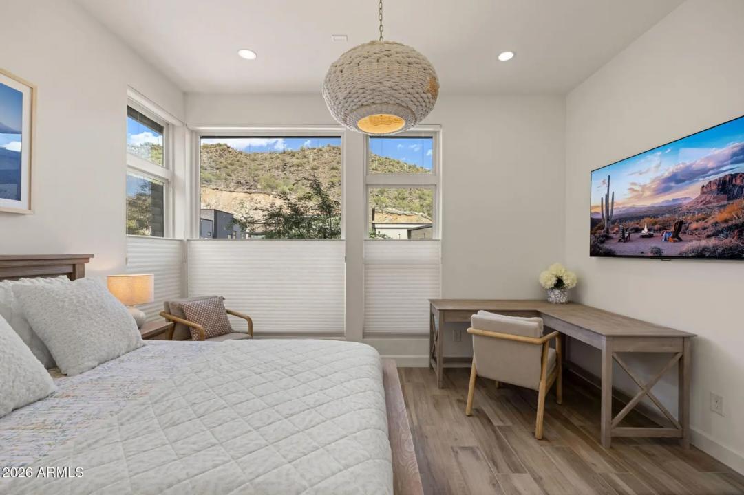 Real Estate Picture 18